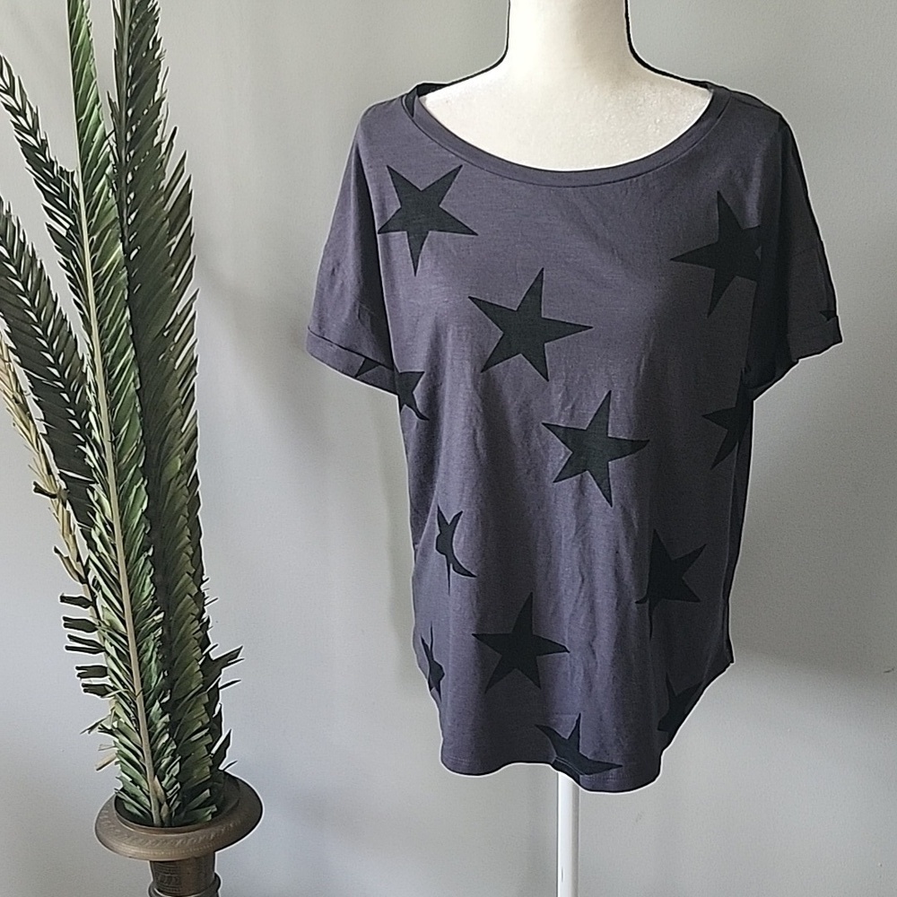 Maurices Gray Short Sleeve Tee with Black Stars NWT